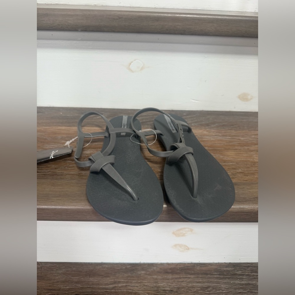 NWT - Ipanema - Grey Knotted Thong Sandal - Size 8 - Picture 6 of 6